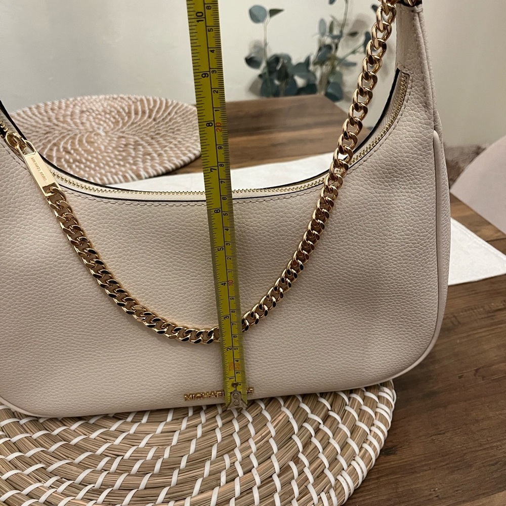 Michael Kors Cream Shoulder Bag with Gold Accent - Picture 4 of 16